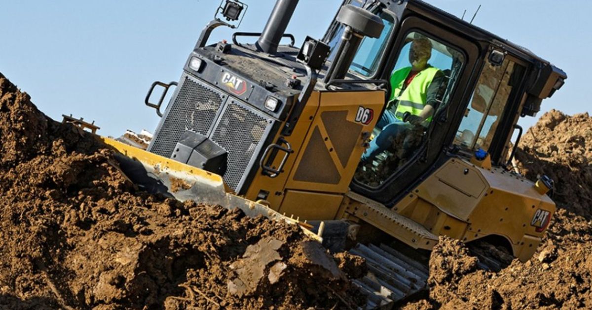 Dozer vs Scraper for Mass Grading: Cost & Productivity