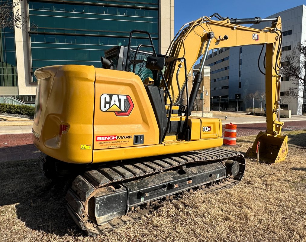 Why Local Equipment Rental Beats National Chains for North Texas Contractors